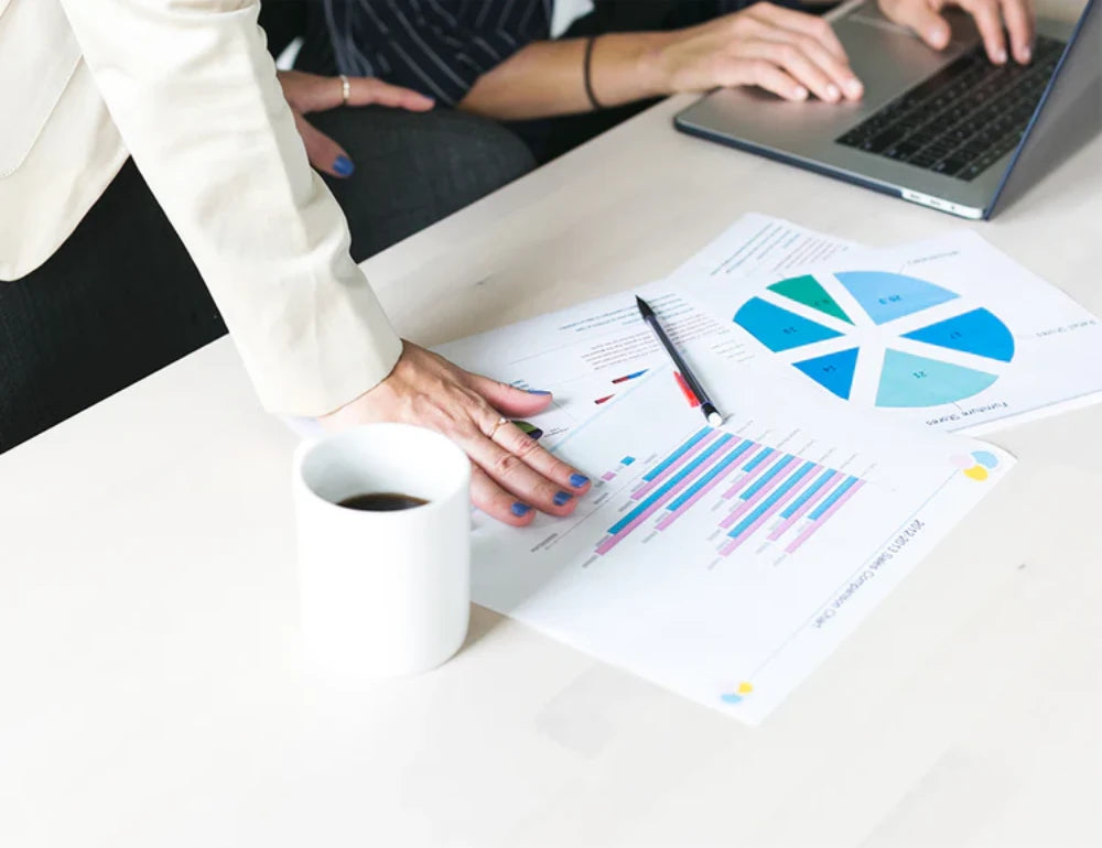 Layout- und Design-Leistungen Werbetechnik Minden – modernes Corporate Design auf Bildschirm und Papier